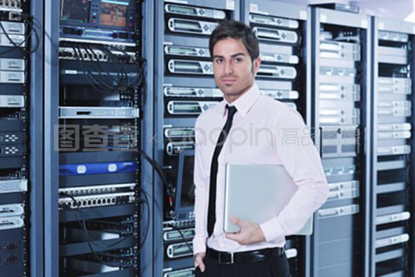 網絡服務器室中的商務革命 筆記本電腦與數據處理服務